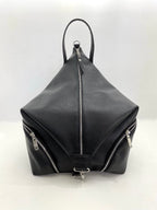 Раница в черен цвят