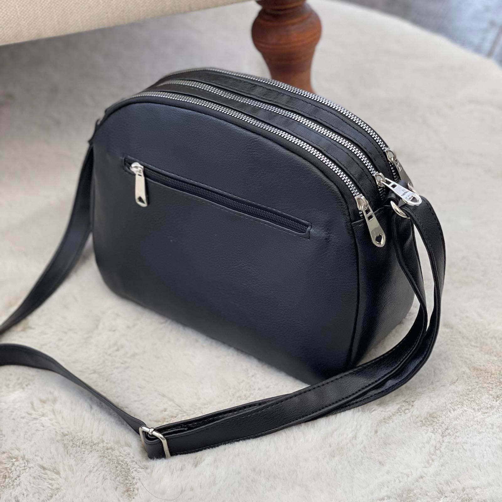 ABI black-дамска чанта в черно