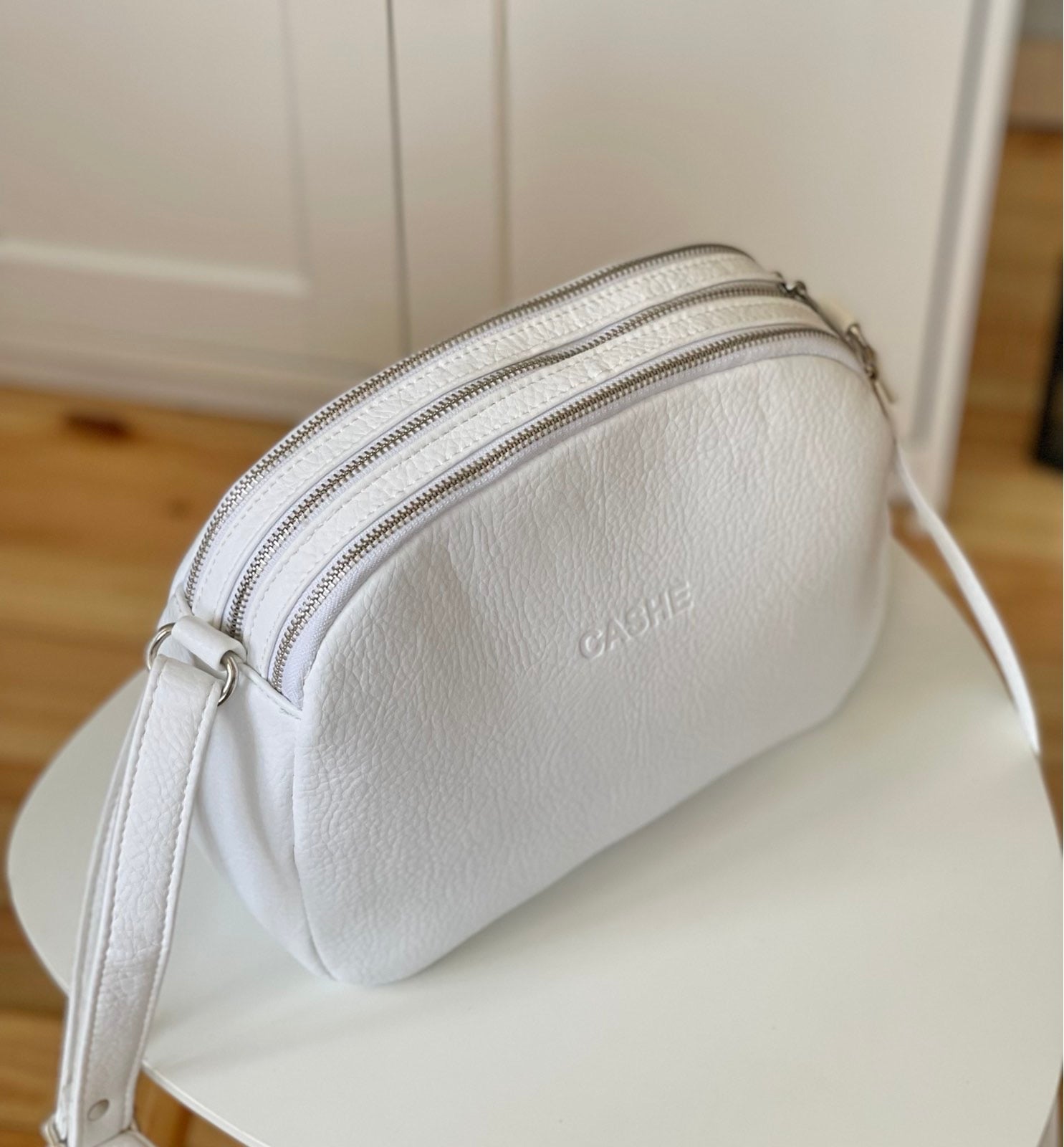 ABI white-чанта в бяло