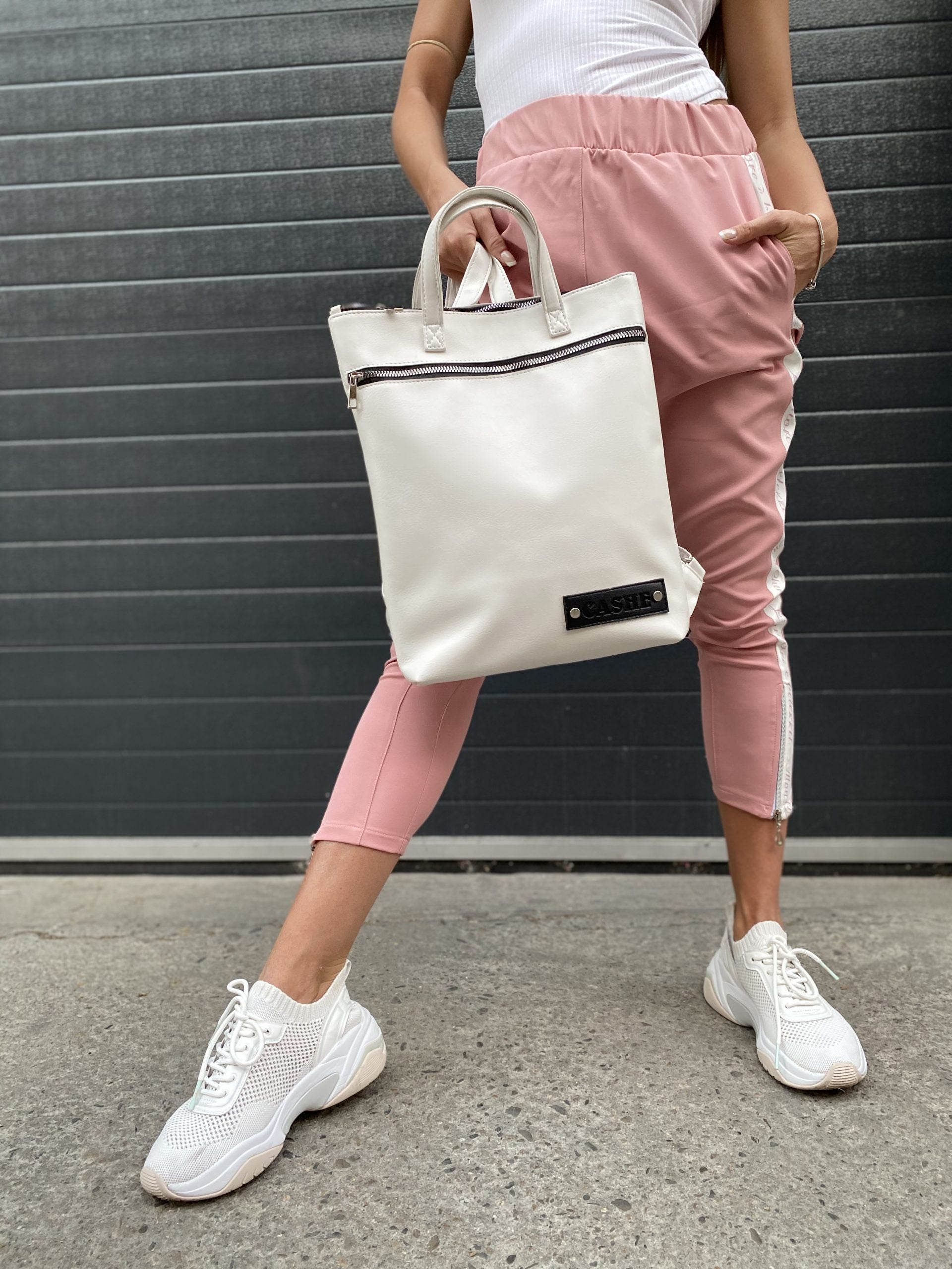 Раница в бяло