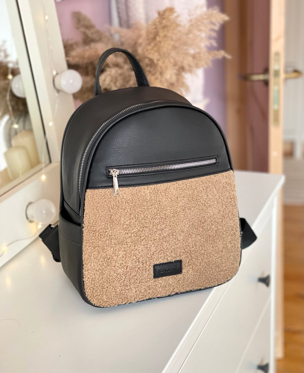 Дамска раница кожа и каракул