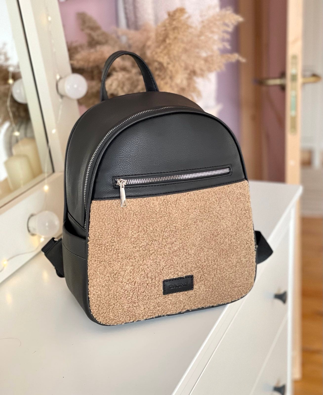 Дамска раница кожа и каракул