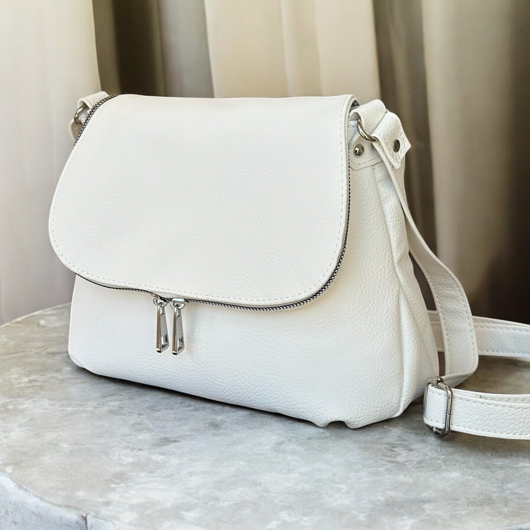 MIA white дамска чанта в бяло