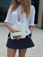 Клъч в бял цвят