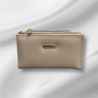 Дамски портфейл в бежово