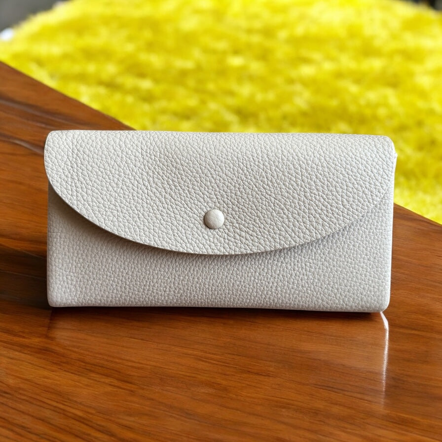 Дамски портфейл в светло бежово