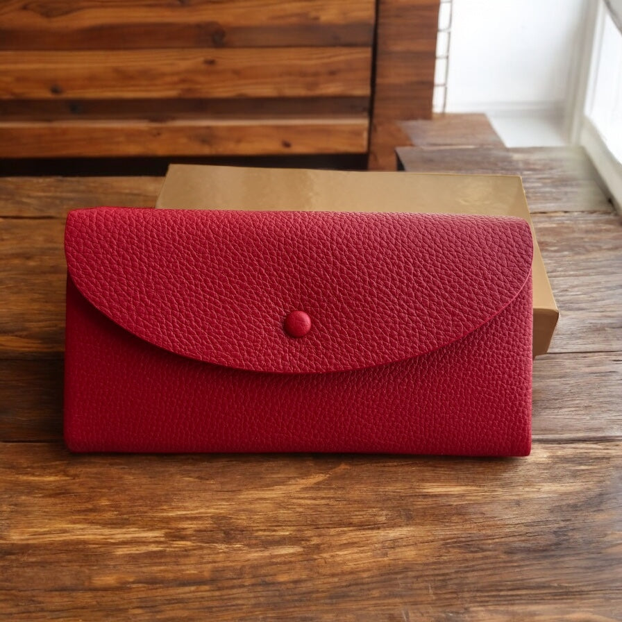 Дамски портфейл в червено