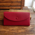 Дамски портфейл в червено
