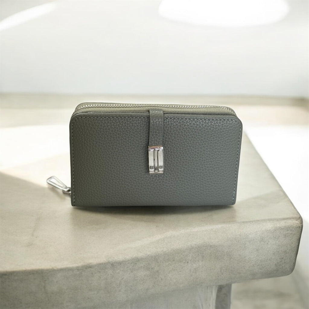 Дамско портмоне в резида