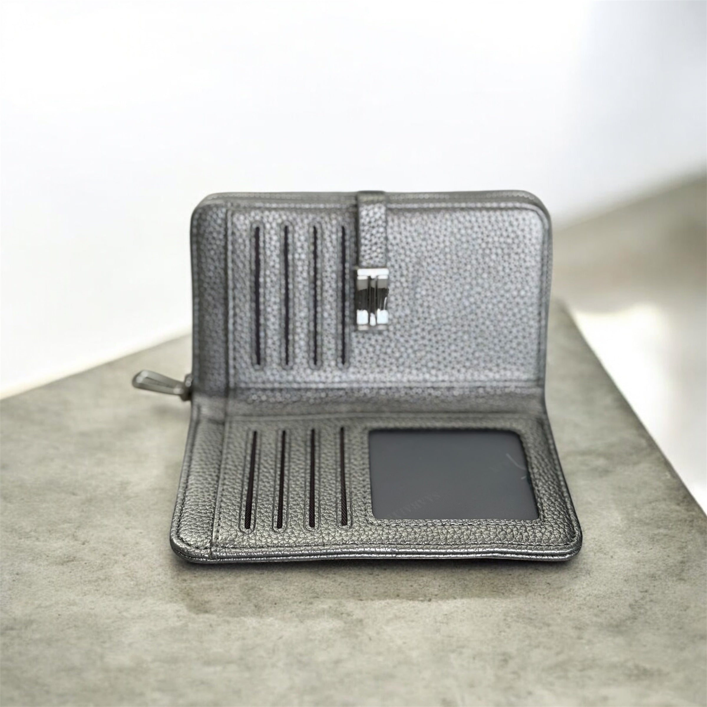 Дамско портмоне в сребро