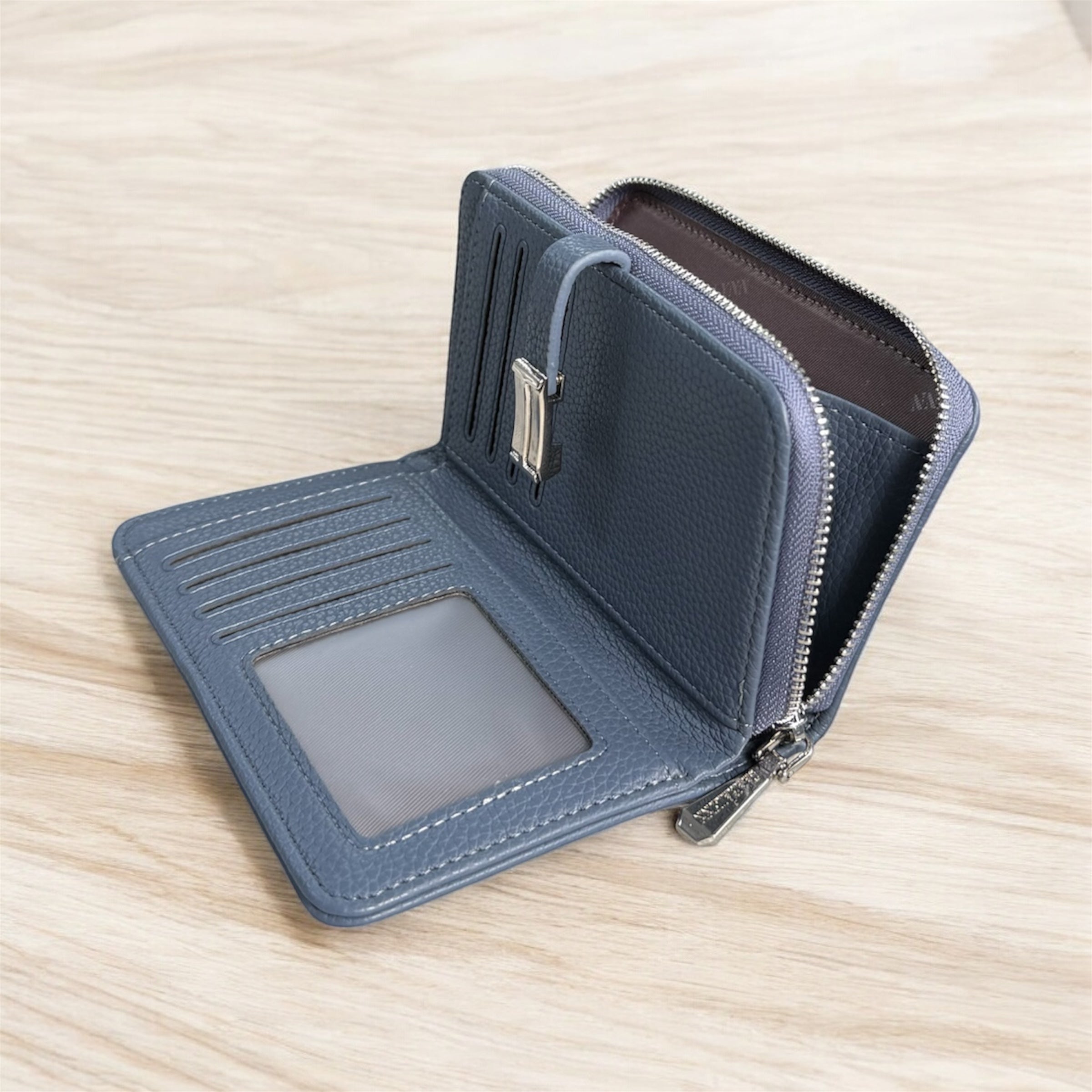 Дамско портмоне в син цвят