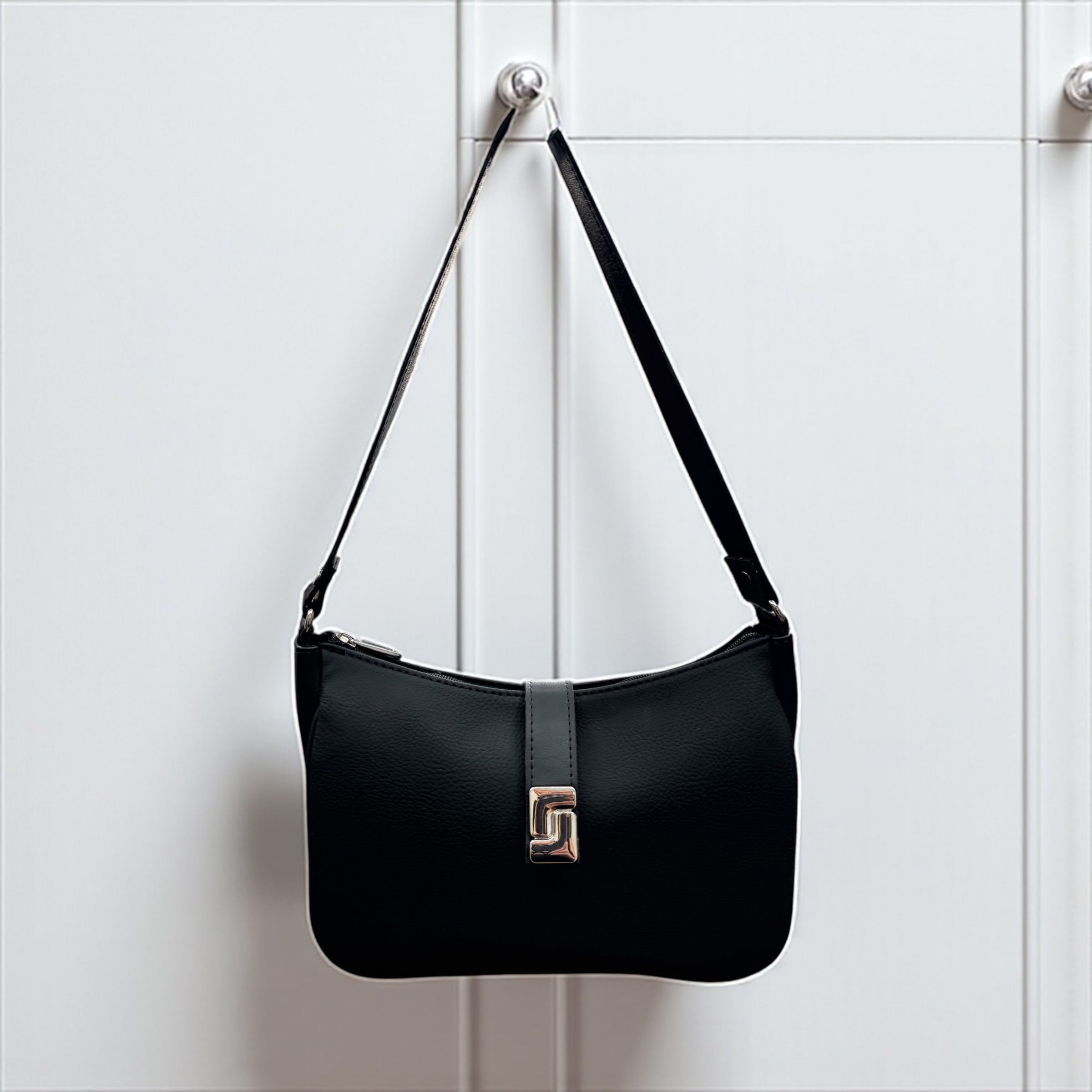 LOLA black- дамска чанта в черно