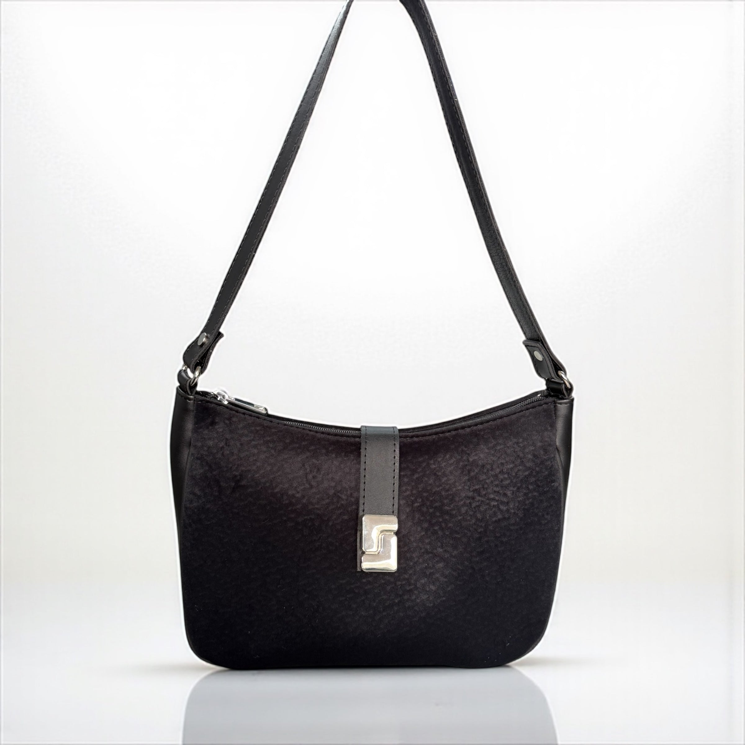 LOLA дамска чанта в черна ефектна кожа