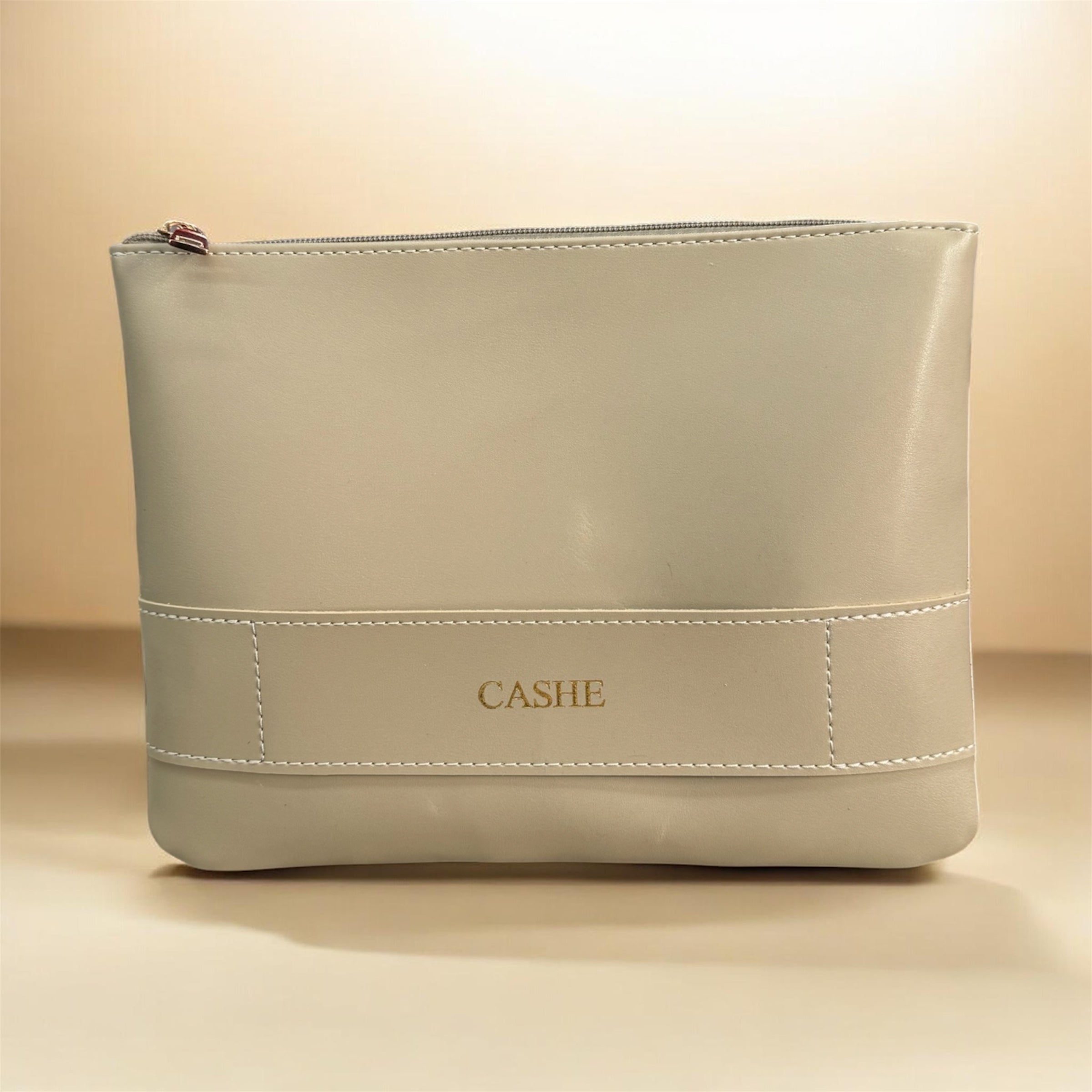 Дамски клъч в бежово