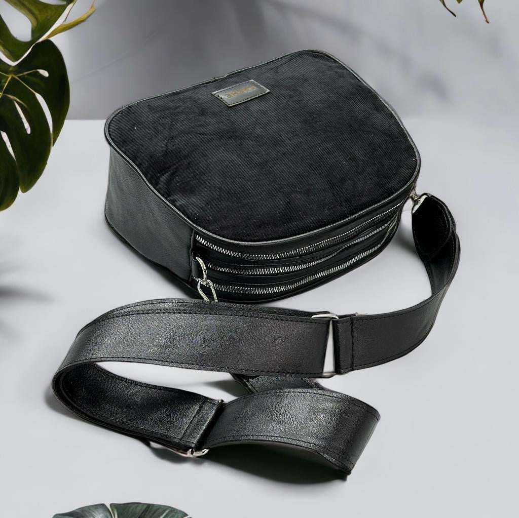 Чанта от кадифе и кожа