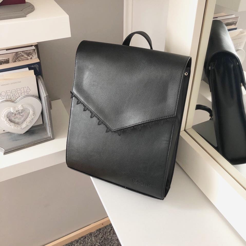 Дамска раница с дантела в черен цвят